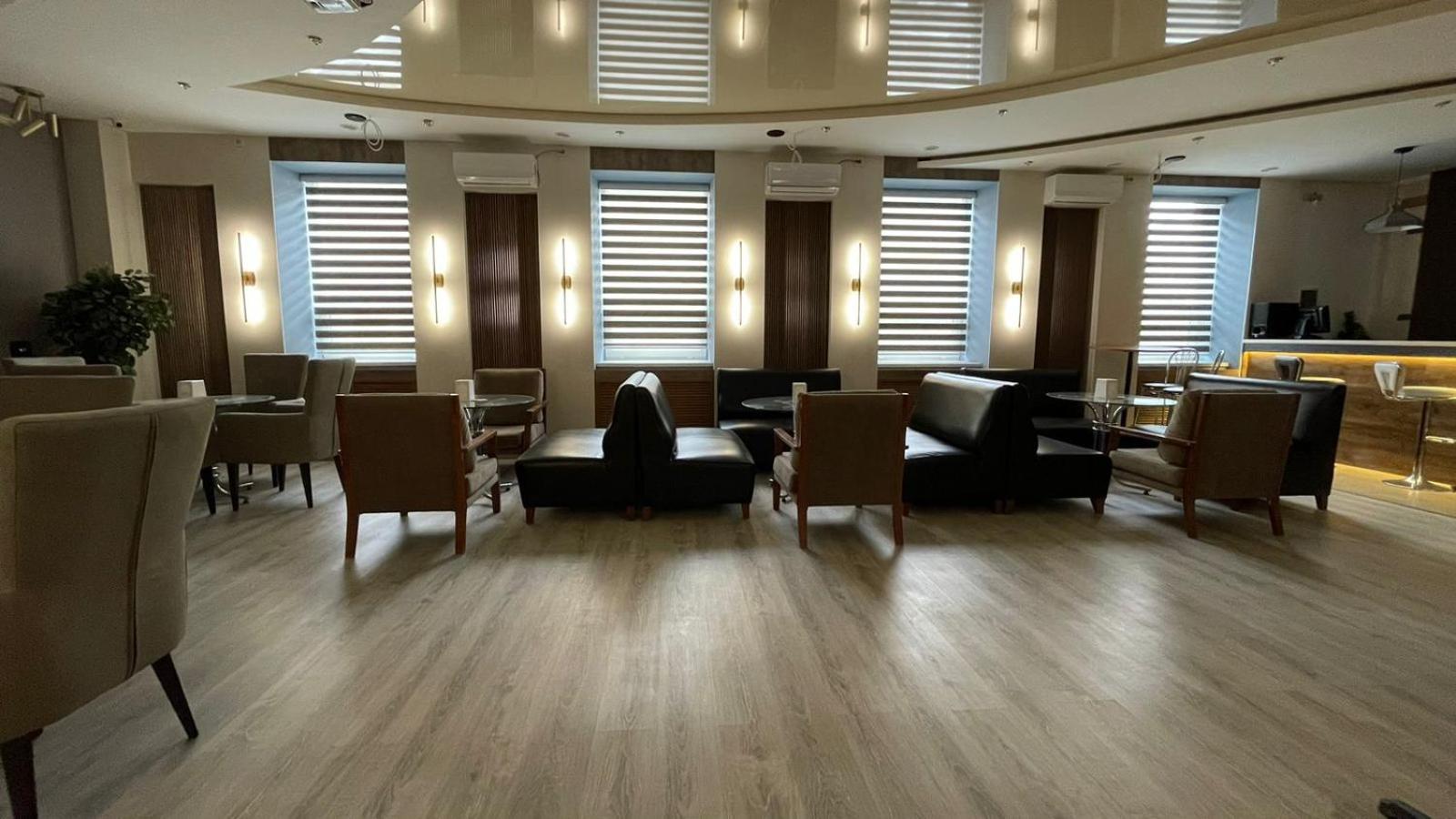 Tengri Hotel Atyraū Eksteriør billede