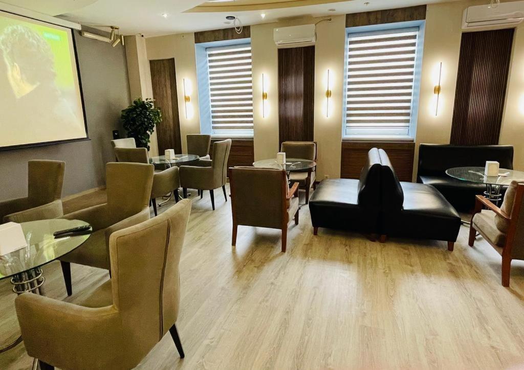 Tengri Hotel Atyraū Eksteriør billede