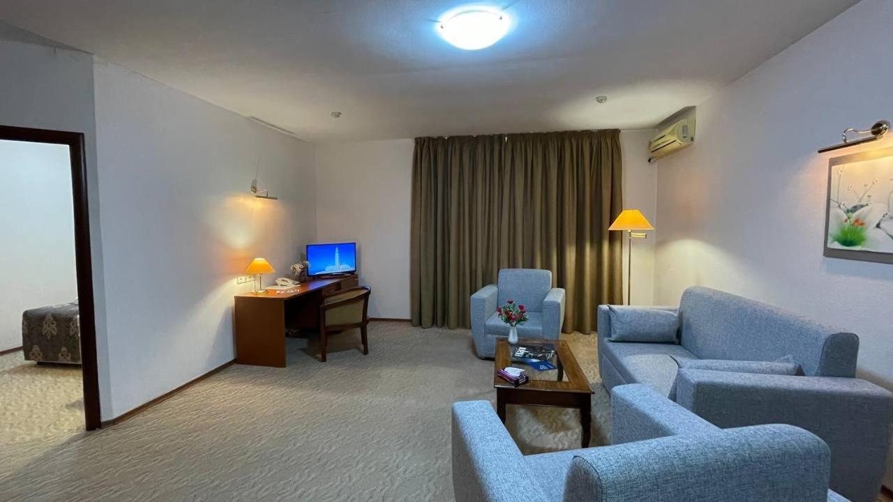 Tengri Hotel Atyraū Eksteriør billede