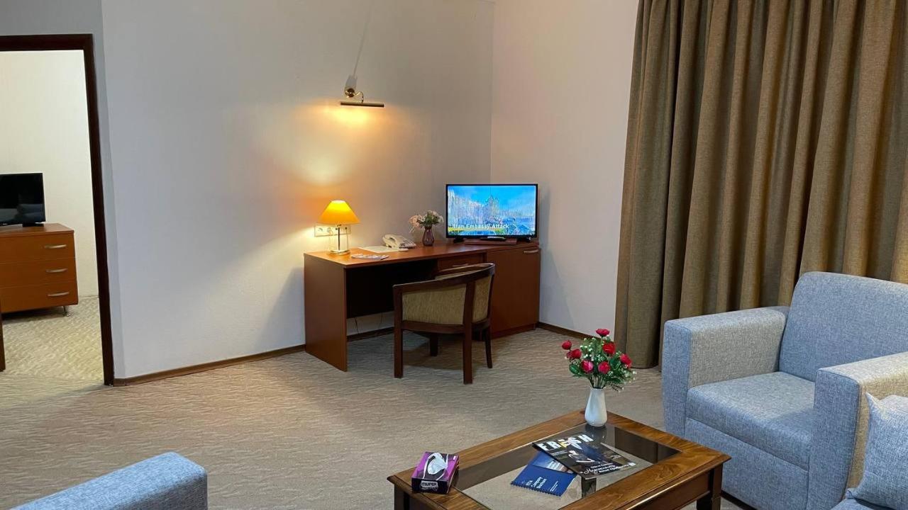 Tengri Hotel Atyraū Eksteriør billede
