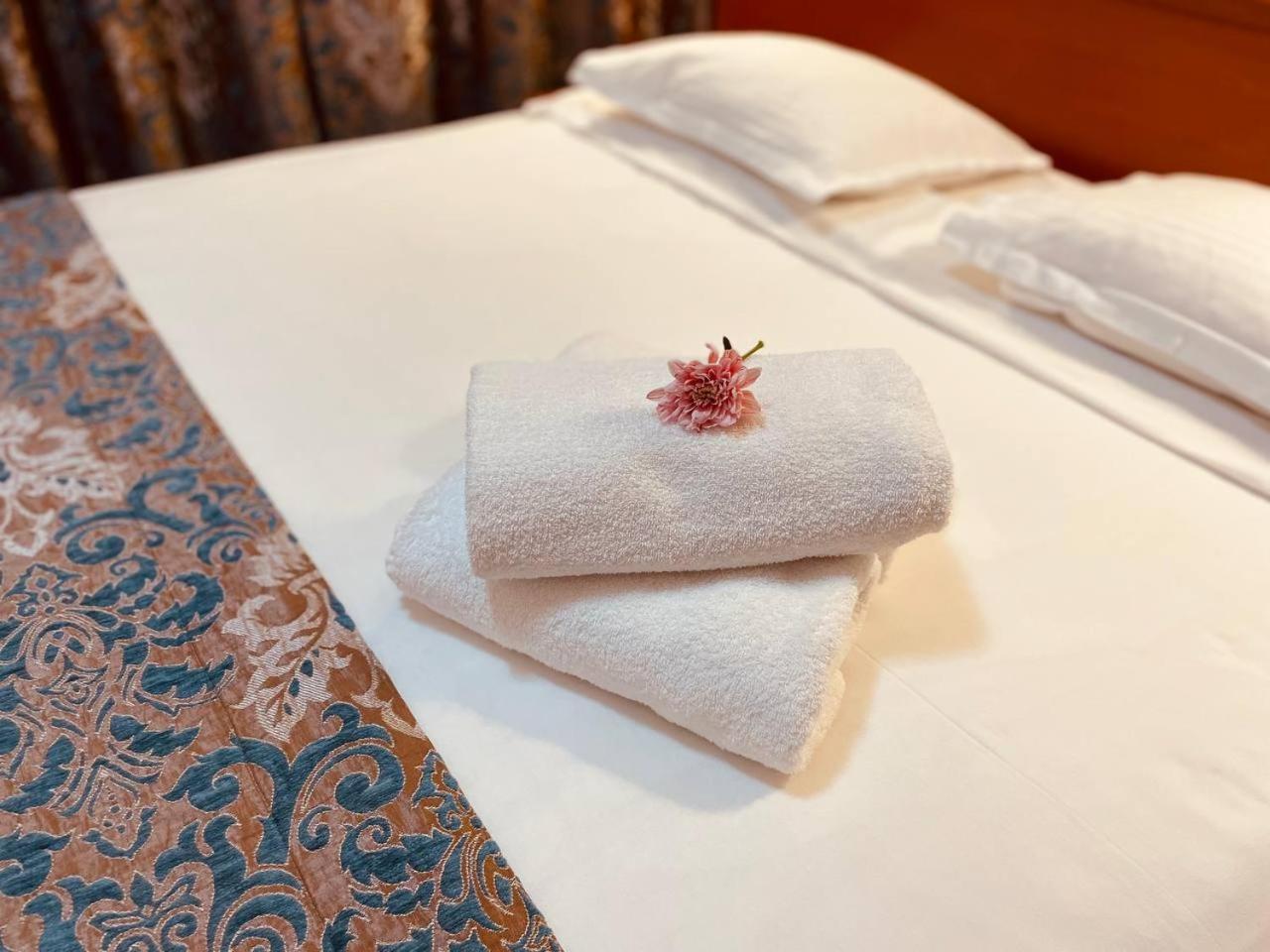 Tengri Hotel Atyraū Eksteriør billede